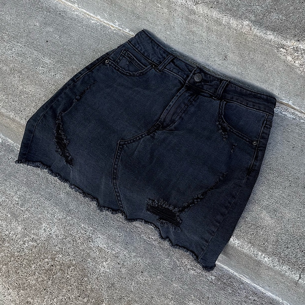 WILD FABLE “TARGET” BLACK DISTRESSED MINI SKIRT